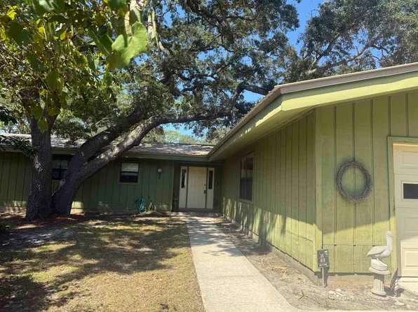 17 S Bayshore Dr, Eastpoint, FL 32328