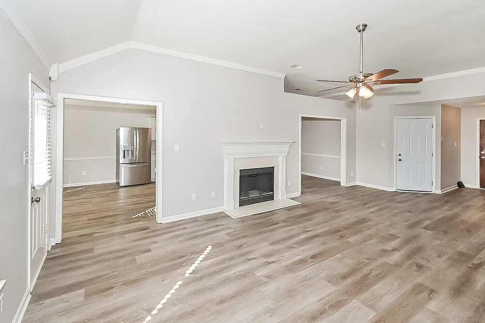 4 bed, 2.0 bath, 1954 sqft, $2,135 — Photo 3