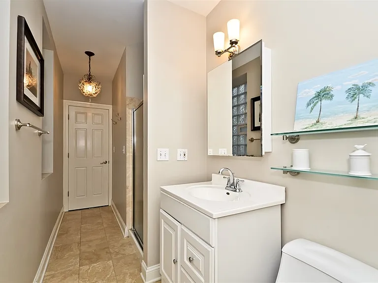 958 N Leavitt St #3 — Photo 5
