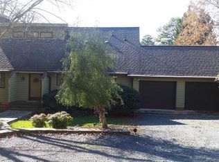 302 Shoreline Dr, New London, NC 28127