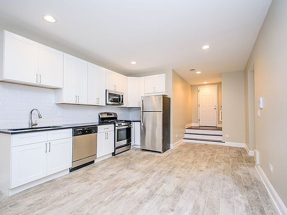 2nd image of 1507 W Bryn Mawr Ave