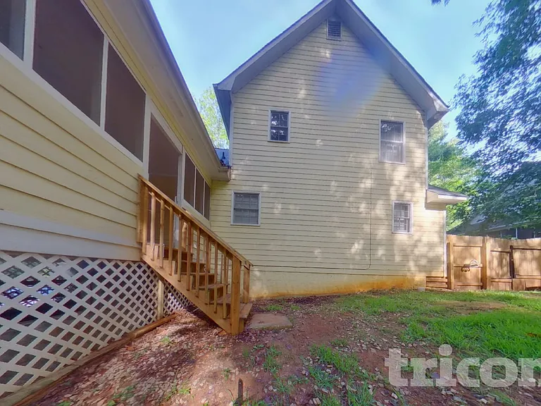 321 Stratford Dr — Photo 16