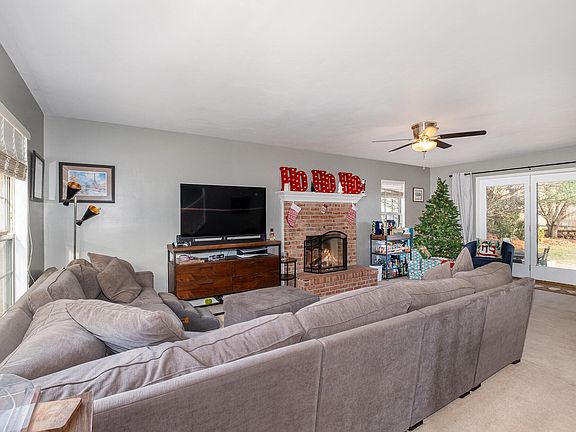 3rd image of 3865 Tracy Jean Ln