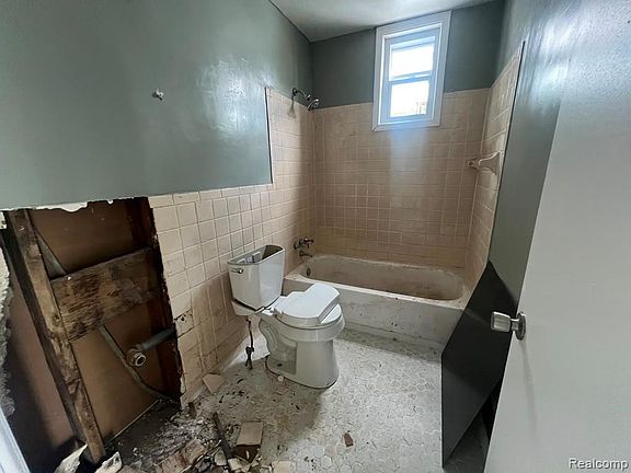4th image of 12891 Saint Louis St