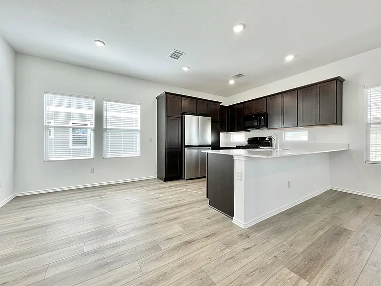 1517 Cobblecrest Ln — Photo 10