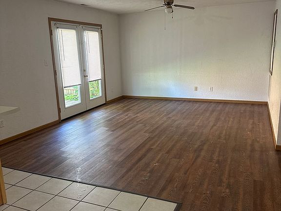 3rd image of 1107 E Carter St #B
