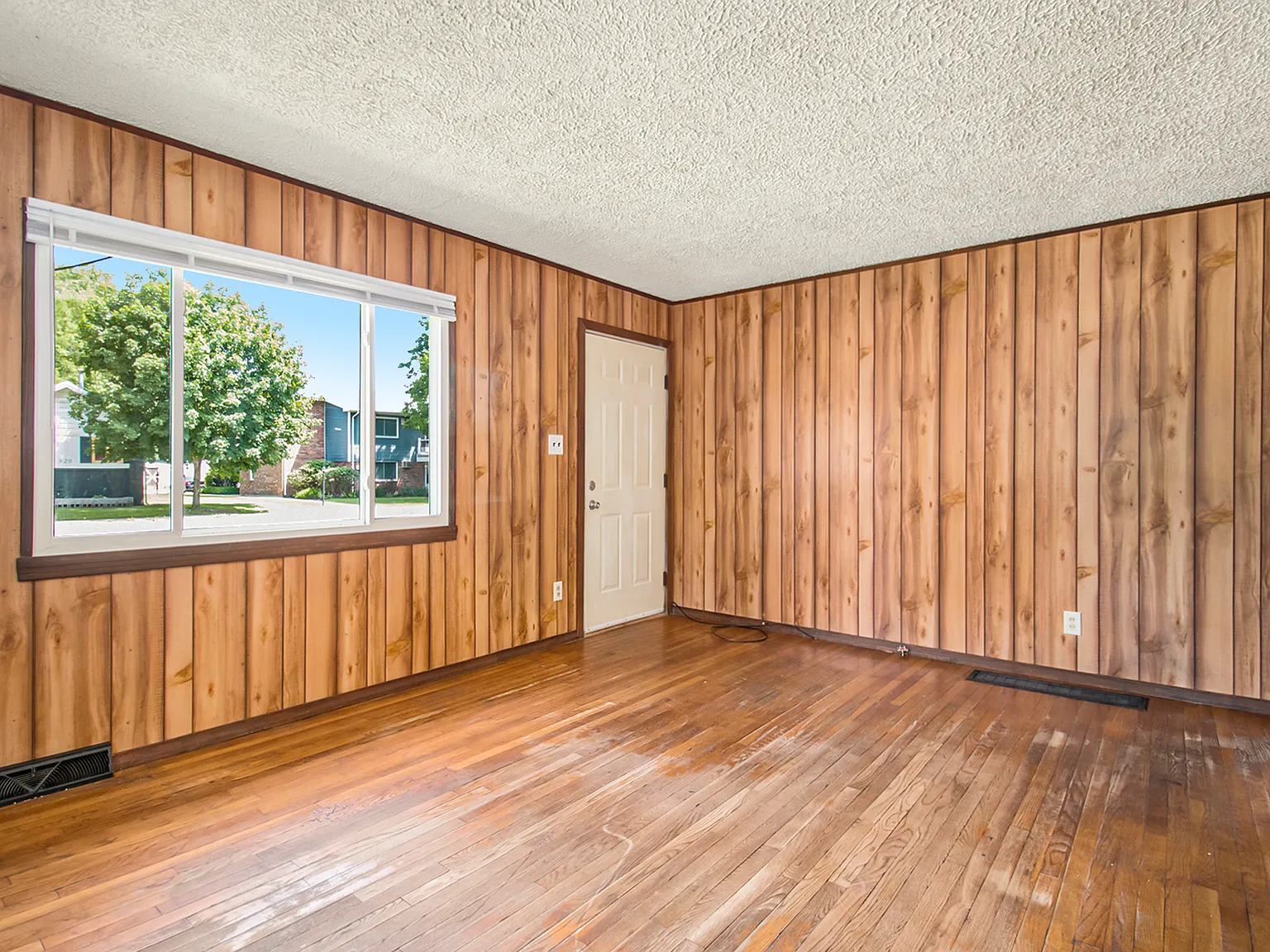 Two bedroom in Mishawaka! — Photo 3