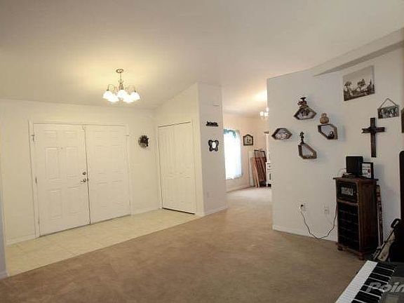 Open Floor Plan 3/2/2 Pool Home on 1/2 Acre