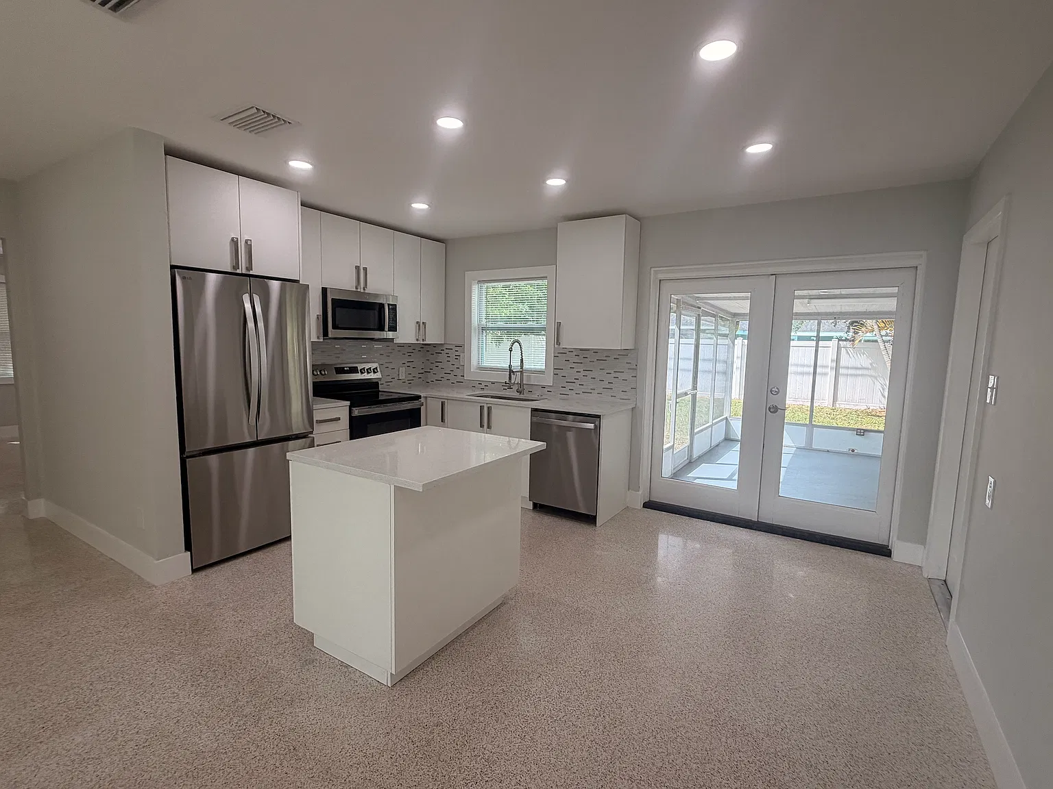 2 bed, 789 sqft, $2,100 — Photo 3