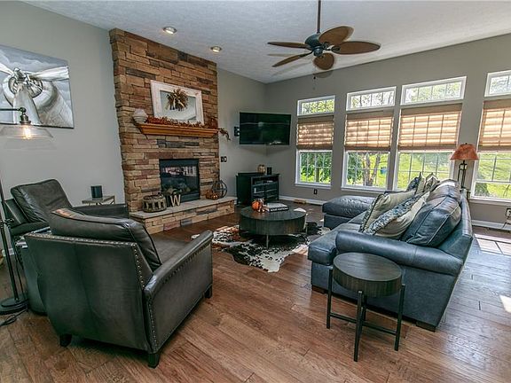2nd image of 3306 Ashby Ln