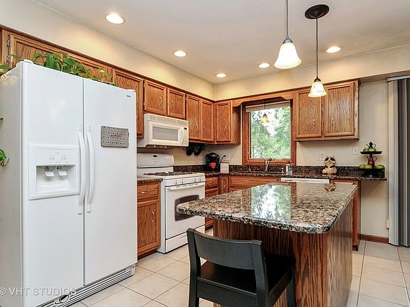 3rd image of 2424 Brockton Cir