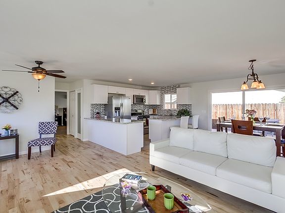 4th image of 691 Lado De Loma Dr