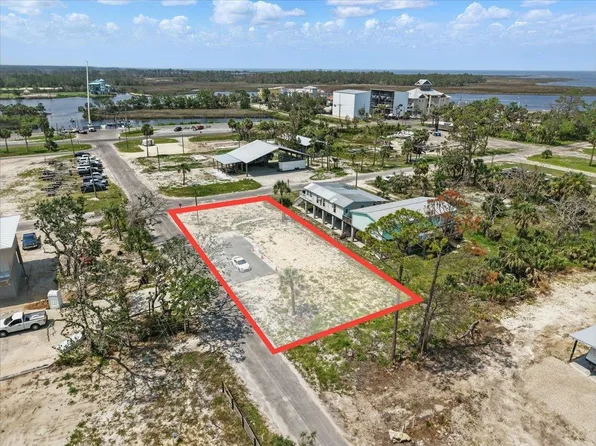 9 1st Ave NE, Steinhatchee, FL 32359