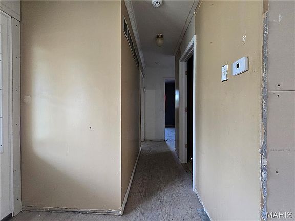 4th image of 3655 Seville Dr