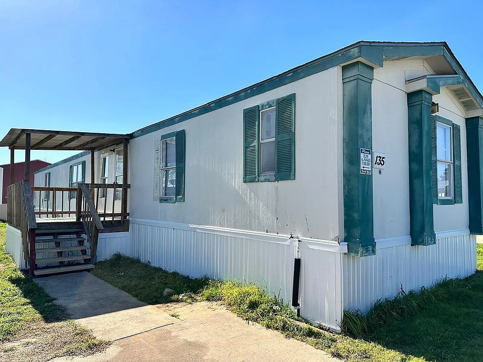 1st image of 135 Neches Dr