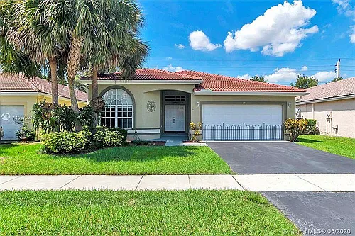 38 Gables Blvd Photo 1