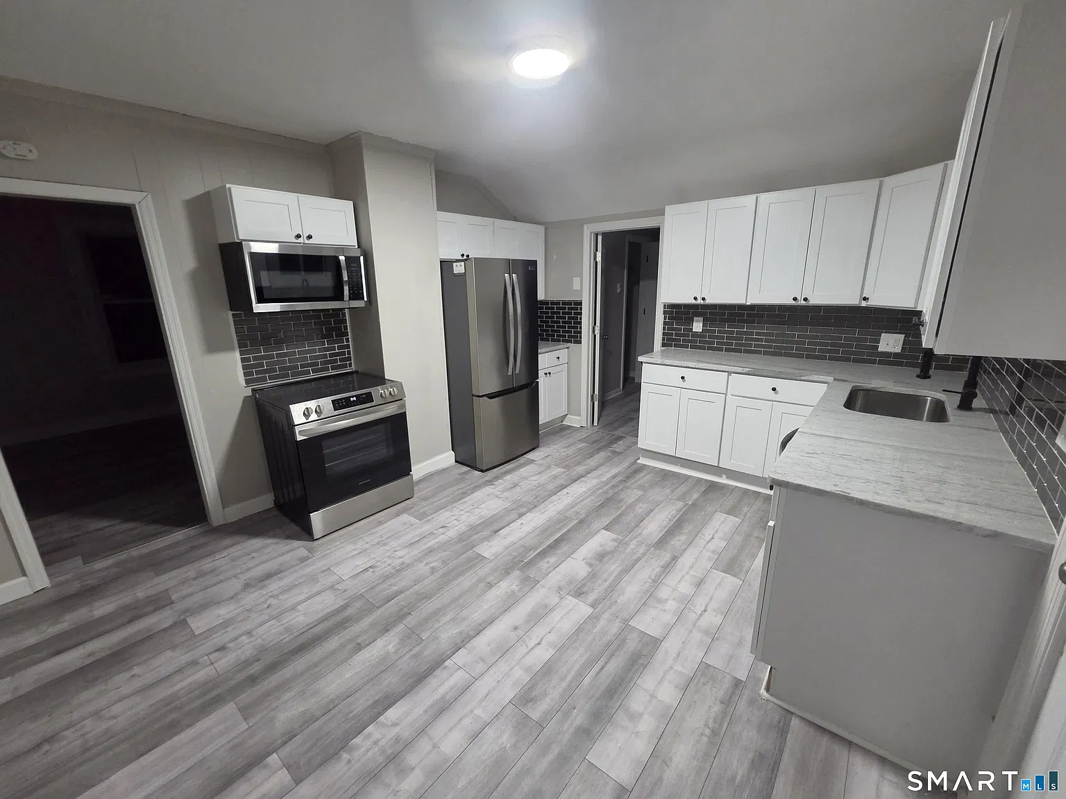 3 bed, 1.0 bath, 1520 sqft, $1,700 — Photo 1