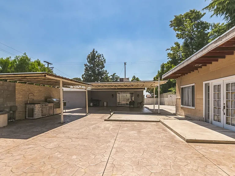 10304 Marcus Ave — Photo 22