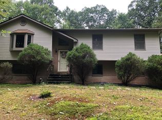 513 Cays Rd, Stroudsburg, PA 18360