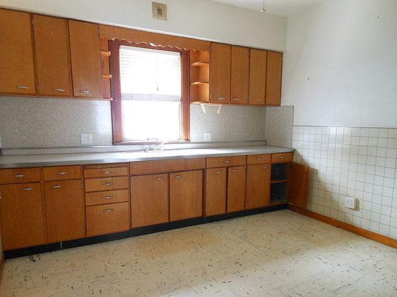 3rd image of 728 N 13th St