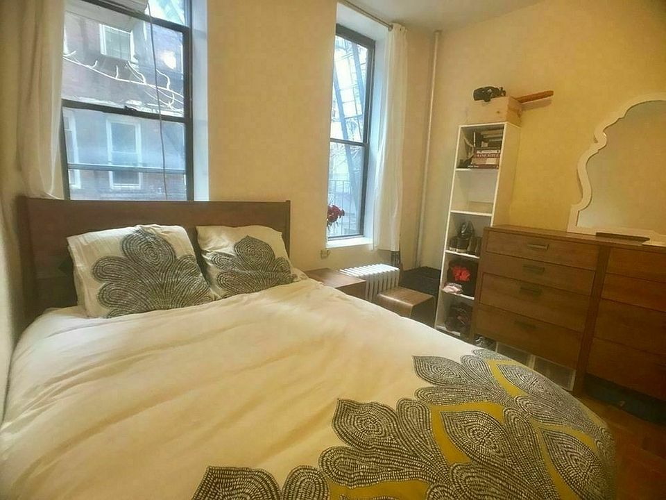 2nd image of 106 Mac Dougal St #2