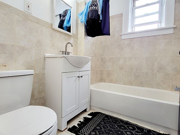 5th image of 401 Walker St APT 9