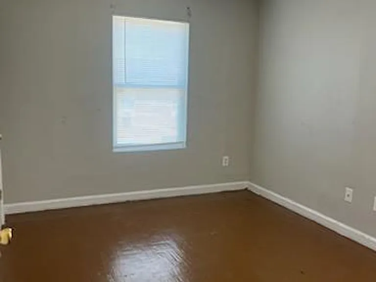 2204 Roosevelt Ave — Photo 3