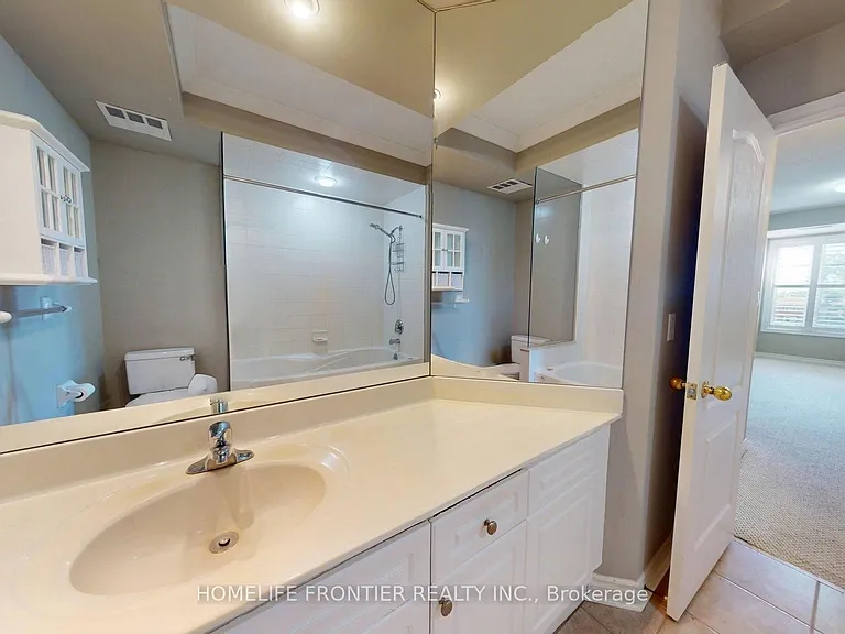 3351 Cawthra Rd #402 — Photo 17