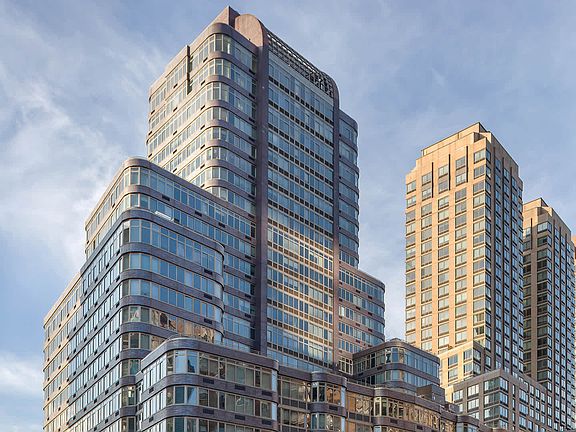 140 Riverside Boulevard Apartments Building