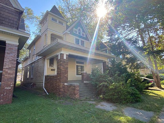 4th image of 1412 W Barker Ave