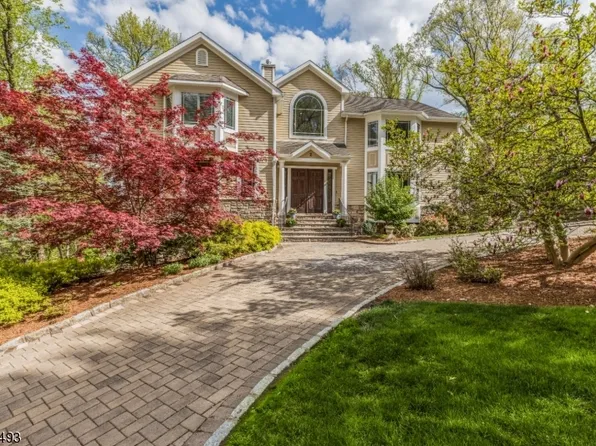 2 Driftway St, Roseland Boro, NJ 07068