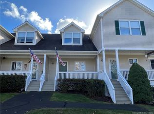 39 Copper Creek Cir #39, Newtown, CT 06470