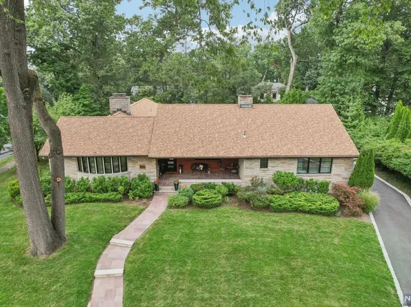 941 Hillcrest Rd, Ridgewood, NJ 07450