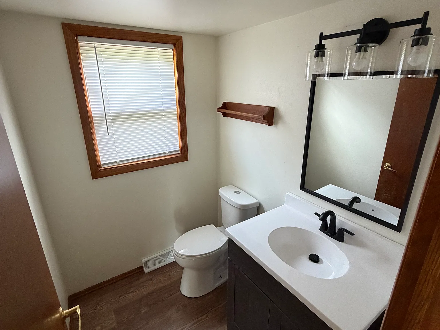 3 bed, 1.5 bath, 1370 sqft, $1,950 — Photo 2