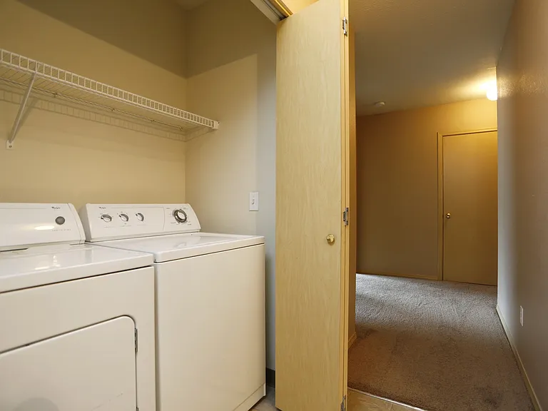 Gateway Village Apartments — Photo 63
