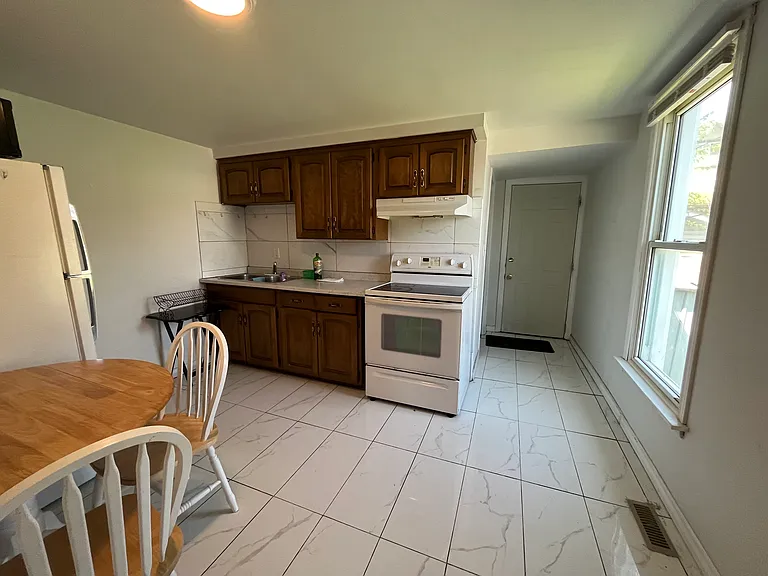 530 Elliott St E #2 — Photo 6