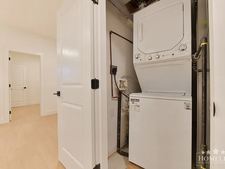 16678 16th Ave #BASEMENT — Photo 12