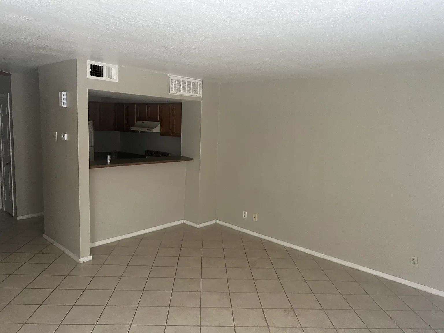 Spacious condo for rent — Photo 4