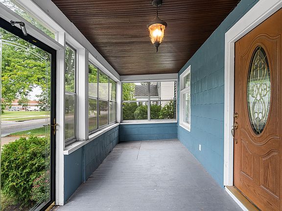 3rd image of 52 W 17th St