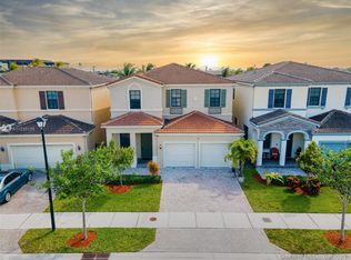 718 NE 191st St, Miami, FL 33179