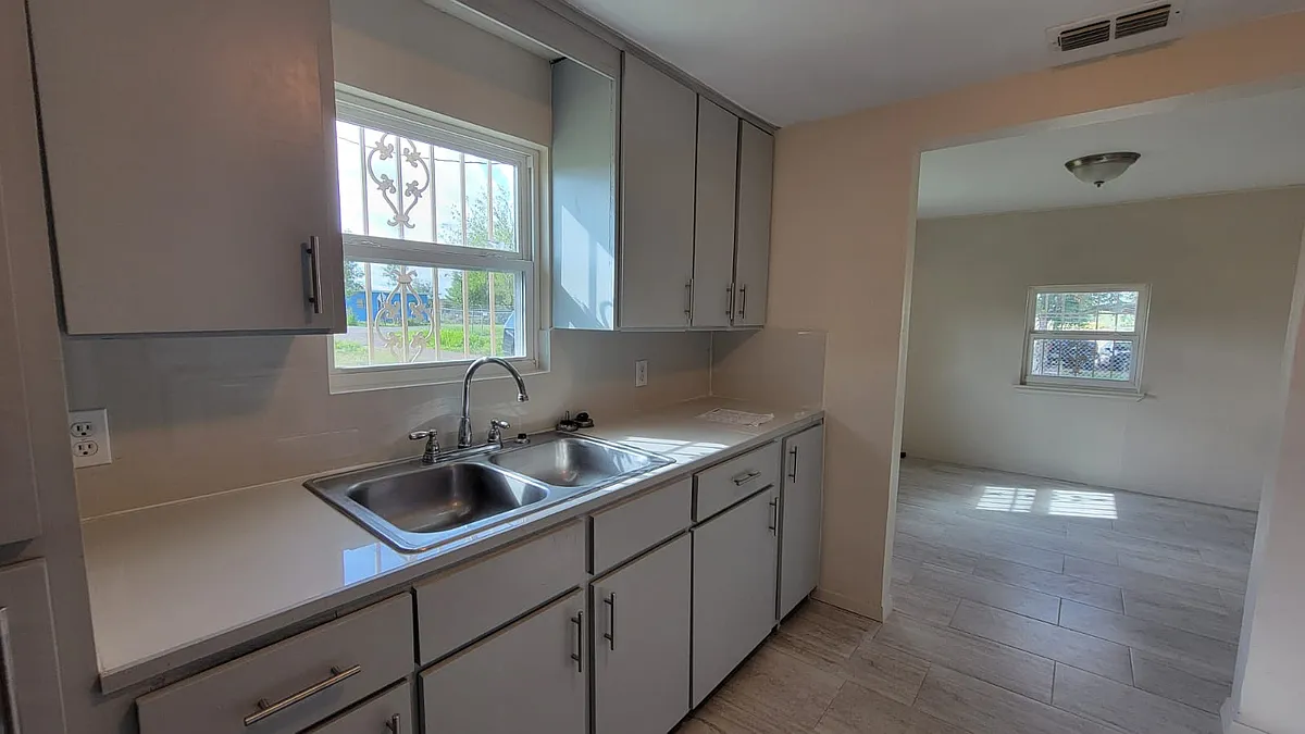 Photo 2 of 12 - 41786 West Expy #83 - La Joya, TX Building Photo - 41786 West Expy #83