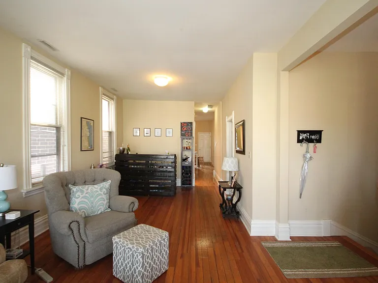 3338 N Kenmore Ave #3 — Photo 3