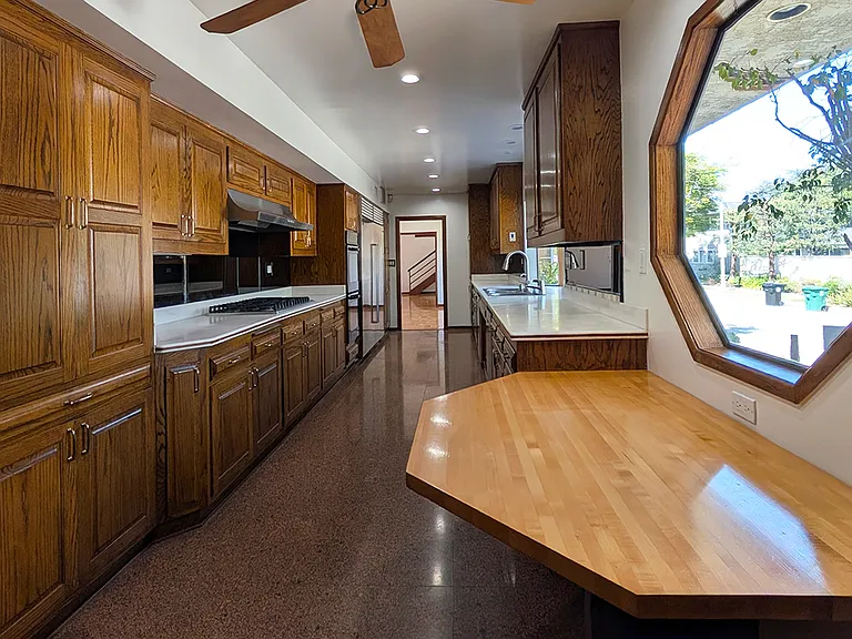545 Hillgreen Dr — Photo 17