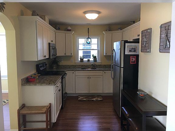 Kitchen (granite/stainless)