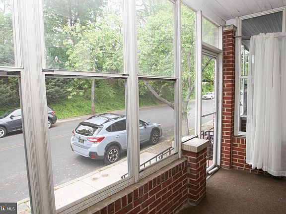 3rd image of 724 Woodlawn Ave