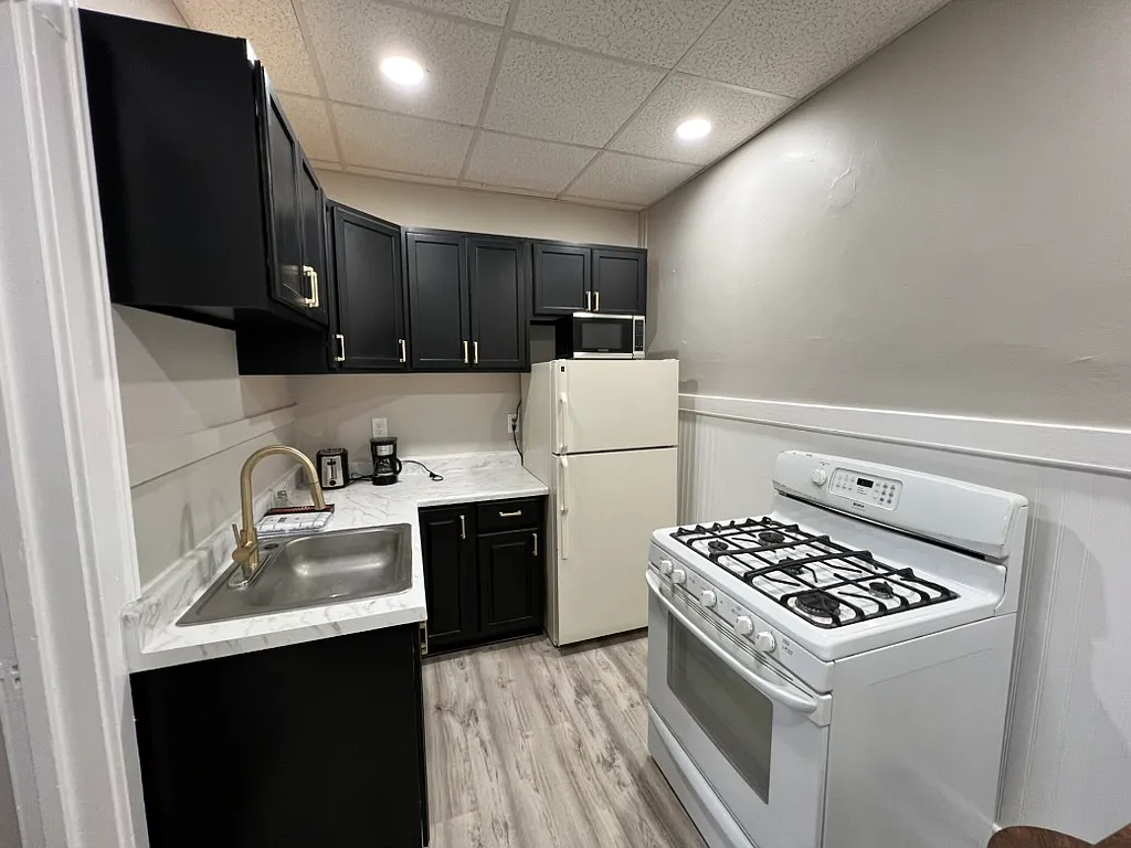 Studio, 400 sqft, $1,200 — Photo 4