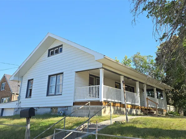 806 S 6th Ave E, Newton, IA 50208