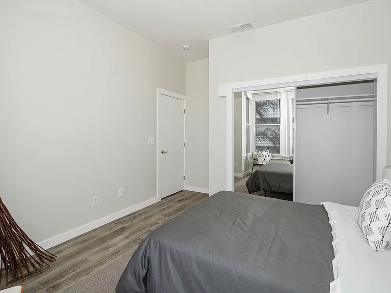 1395 Union — Photo 7