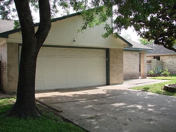 4th image of 18734 Wood Glen Ln