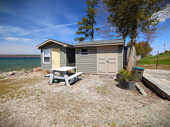 4th image of 502233 Grey Ave #1